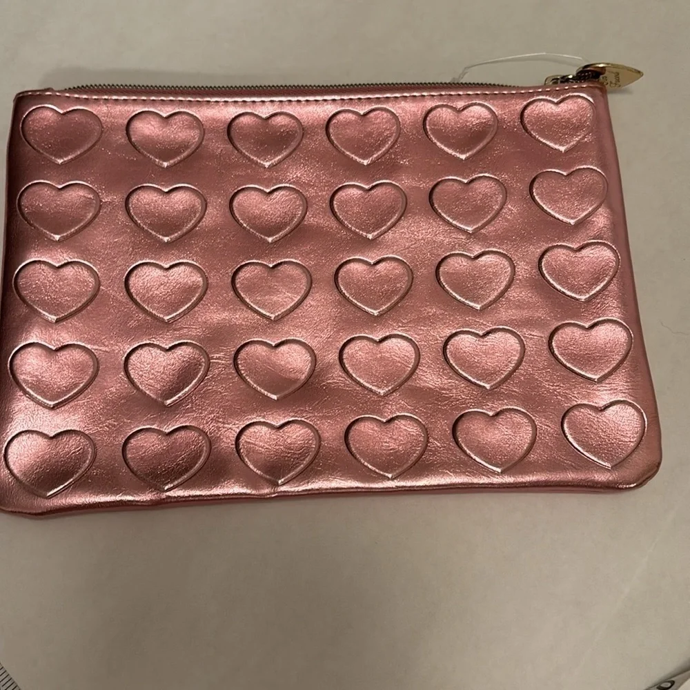 TWO FACED COSMETIC BAG PINK METALLIC HEARTS GOLD ZIPPER EXCELLENT CONDITION NWOT